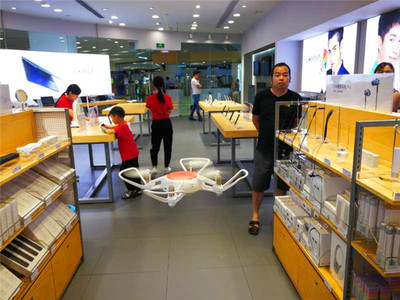 張家界中商購物廣場小米之家新零售體驗店6月9日盛大開業(yè)，引領(lǐng)智慧消費新潮流